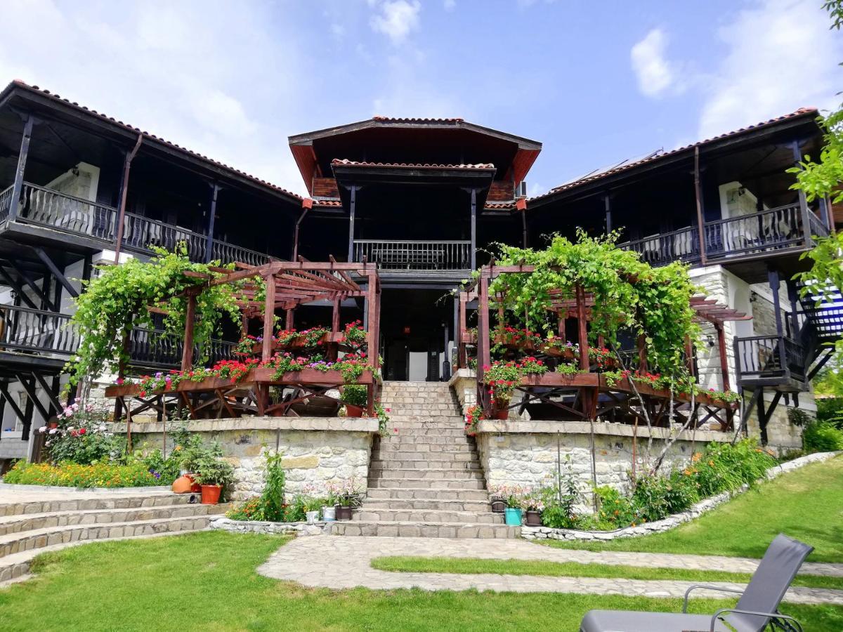 Trifon Zarezan Family Hotel Glavatartsi Exterior photo