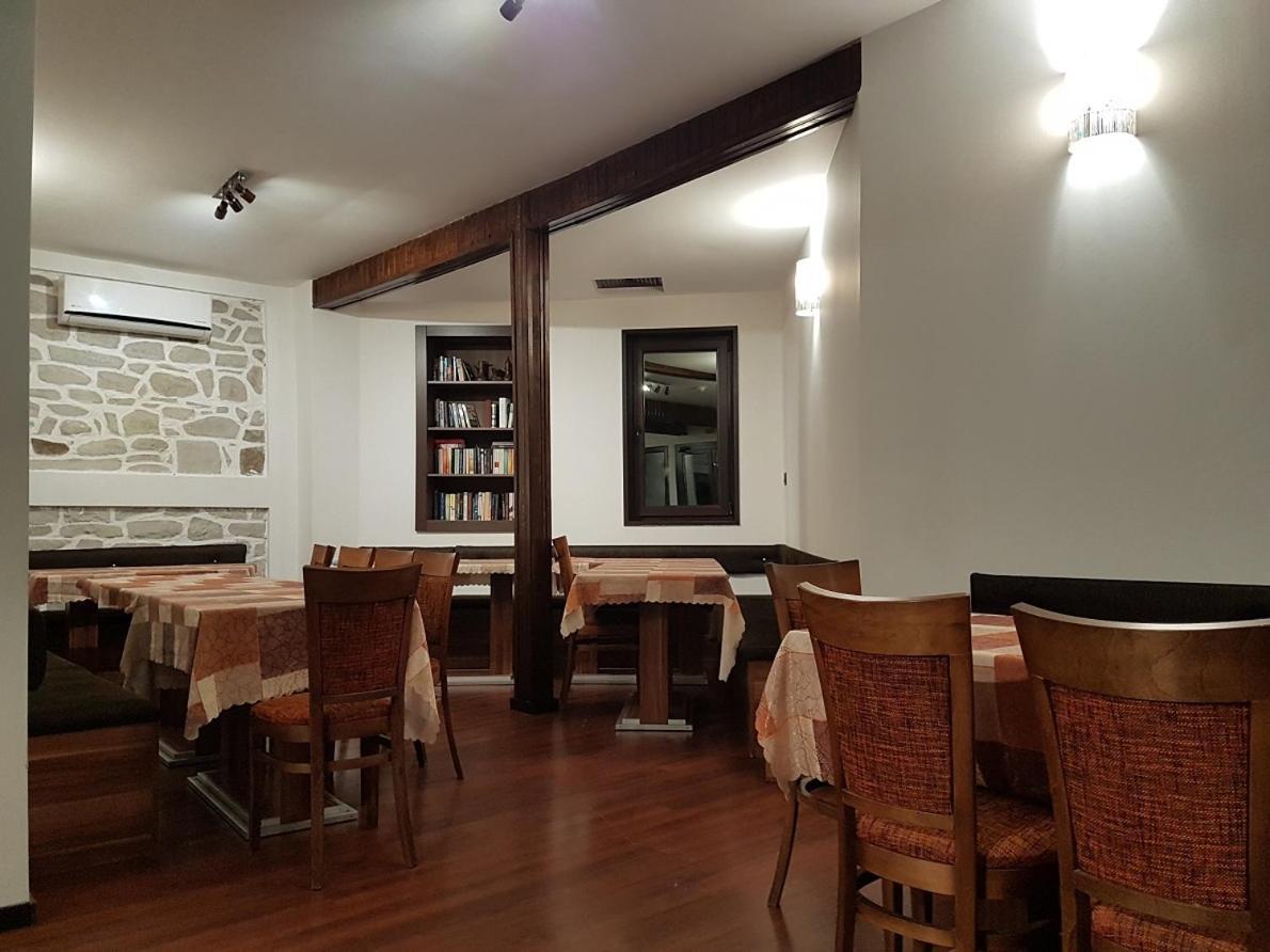 Trifon Zarezan Family Hotel Glavatartsi Exterior photo