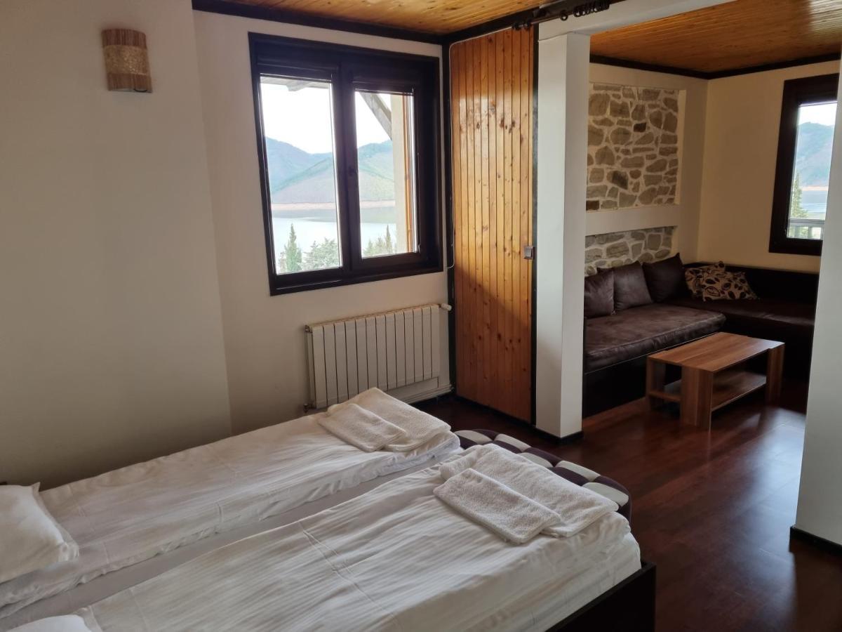Trifon Zarezan Family Hotel Glavatartsi Exterior photo