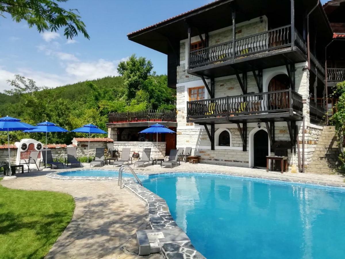 Trifon Zarezan Family Hotel Glavatartsi Exterior photo